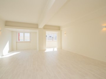 Apartamento 4 Quartos em Carcavelos e Parede