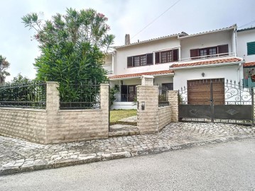 House 3 Bedrooms in Nazaré