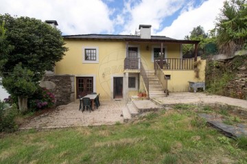 Maisons de campagne 4 Chambres à Nespereira