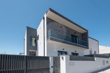 Maison 2 Chambres à Loures