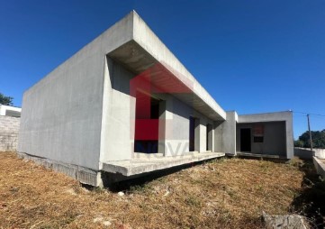 Maison 3 Chambres à Loureira