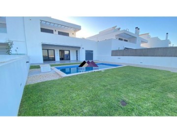 House 4 Bedrooms in Castro Marim