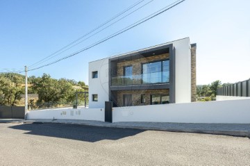 Maison 3 Chambres à Lousa