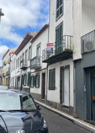 House 4 Bedrooms in Ponta Delgada (São Pedro)