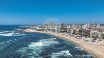 Edificio en Póvoa de Varzim, Beiriz e Argivai