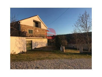 House 3 Bedrooms in Souto