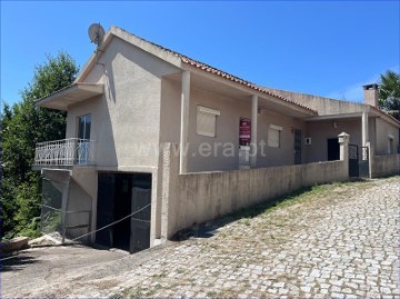 House 4 Bedrooms in Mões