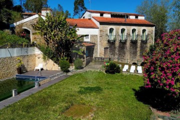 Quintas e casas rústicas 5 Quartos em Santa Maria da Feira, Travanca, Sanfins e Espargo