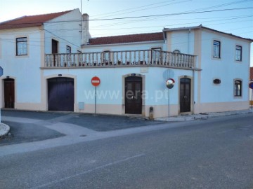 House 5 Bedrooms in Golegã