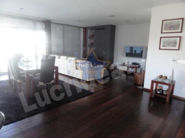 House 5 Bedrooms in Coronado (São Romão e São Mamede)