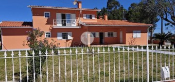 House 4 Bedrooms in São Lourenço do Bairro