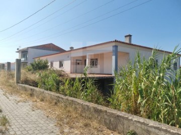 House 4 Bedrooms in Coruche, Fajarda e Erra