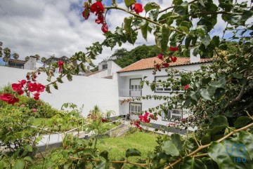 House 5 Bedrooms in Fajã de Cima