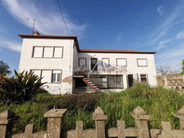 House 9 Bedrooms in Vila Verde