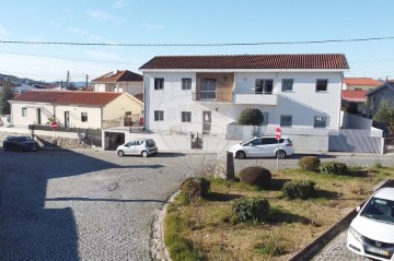 House 4 Bedrooms in Urgezes