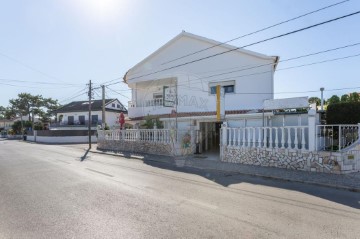 Maison 4 Chambres à Charneca de Caparica e Sobreda