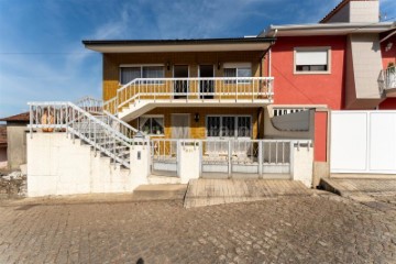 House 5 Bedrooms in Covelas