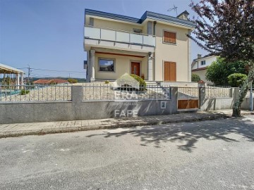 House 4 Bedrooms in Fafe