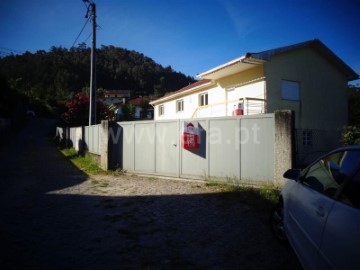 Maison 5 Chambres à Sobradelo da Goma