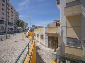 Bâtiment industriel / entrepôt à Cacém e São Marcos