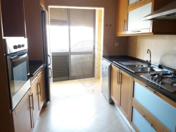 Apartment 2 Bedrooms in Loures