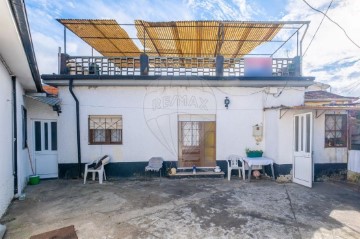 House 3 Bedrooms in Oliveira do Douro