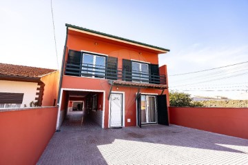 House 4 Bedrooms in Mira