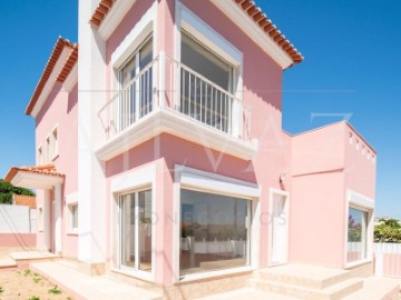 Maison 3 Chambres à Charneca de Caparica e Sobreda