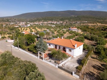 House 3 Bedrooms in Pedrógão