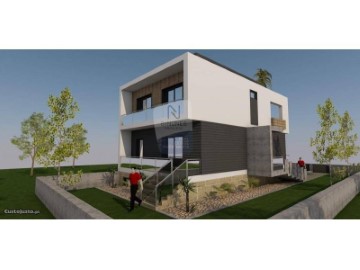 House 4 Bedrooms in Pontinha e Famões