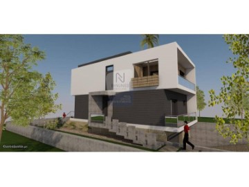 House 4 Bedrooms in Pontinha e Famões