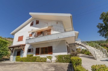 House 5 Bedrooms in Tortosendo