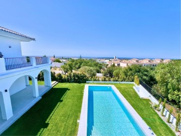 House 4 Bedrooms in Faro (Sé e São Pedro)