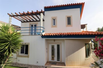 House 4 Bedrooms in Batalha