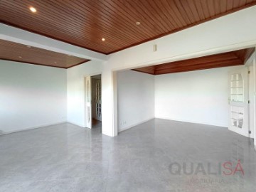 Apartment 4 Bedrooms in Braga (Maximinos, Sé e Cividade)