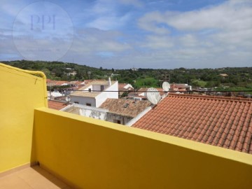 House 4 Bedrooms in Barão de São Miguel