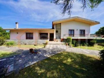 Maison 4 Chambres à Benedita