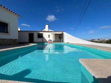 House 3 Bedrooms in Cadaval e Pêro Moniz