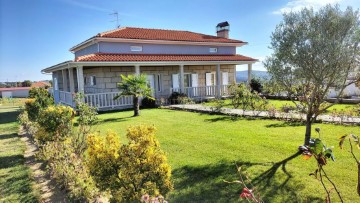 Maison 3 Chambres à Travancas e Roriz