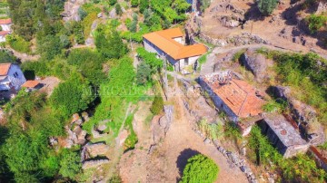 Maison 4 Chambres à Santa Maria de Sardoura