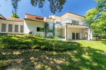 House 4 Bedrooms in Caldas de Vizela (São Miguel e São João)