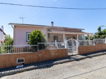 Maison 3 Chambres à Santa Comba Dão e Couto do Mosteiro