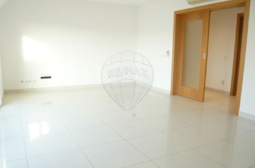 Apartment 2 Bedrooms in Faro (Sé e São Pedro)