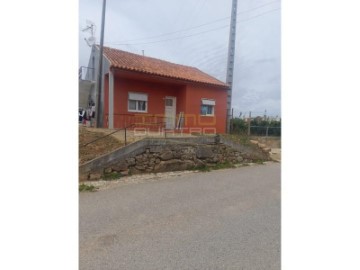 House 2 Bedrooms in Alcobaça e Vestiaria