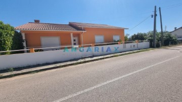 Moradia 3 Quartos em Parceiros e Azoia