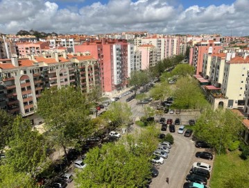 Apartamento 4 Quartos em Massamá e Monte Abraão