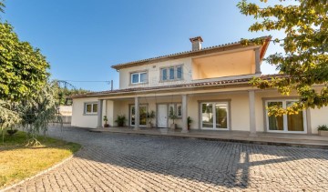 Maison 4 Chambres à Tondela e Nandufe