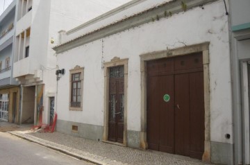 House 4 Bedrooms in Faro (Sé e São Pedro)