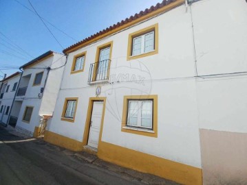 House 4 Bedrooms in Castelo Branco