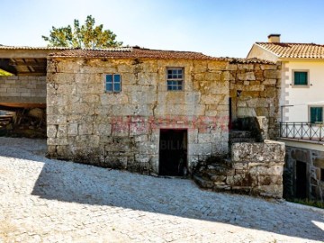 Moradia 2 Quartos em Pousade e Albardo